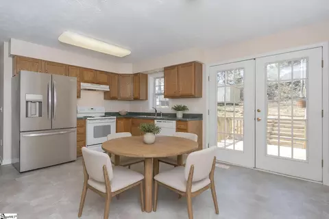 Kitchen - 107 Brookside Cir, Honea Path, SC 29654 photo 4 of 4