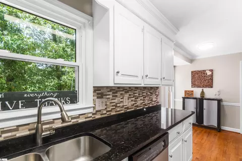 Kitchen - 10 Woodway Dr, Greer, SC 29651 photo 1 of 4