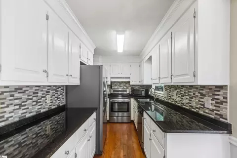 Kitchen - 10 Woodway Dr, Greer, SC 29651 photo 2 of 4