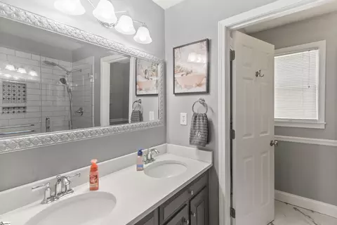 Bath - 10 Woodway Dr, Greer, SC 29651 photo 3 of 4