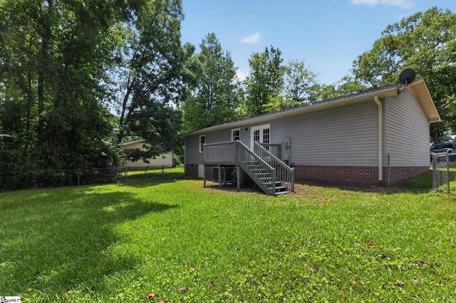 17 Queens St, Fountain Inn, SC 29644
