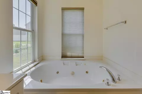 Bath - 1010 Meehan Way, Pendleton, SC 29670 photo 3 of 4