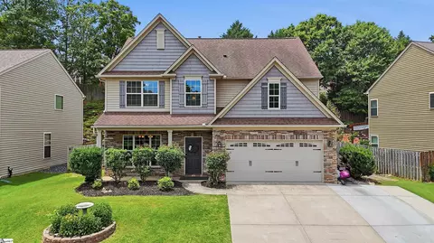 186 Crest Ct, Greer, SC 29651