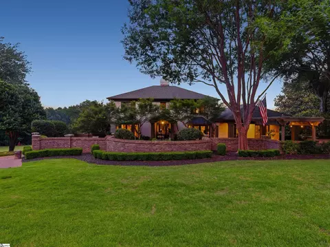 112 E Round Hill Rd, Greenville, SC 29617