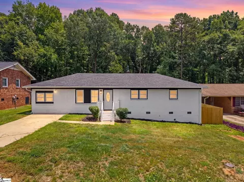 33 Dunlap Dr, Greenville, SC 29605