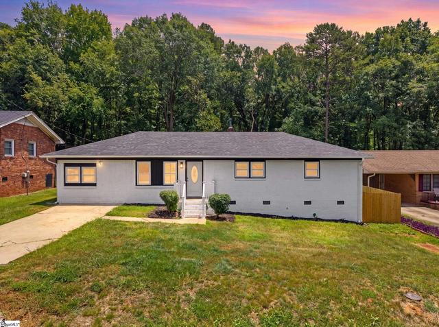 33 Dunlap Dr, Greenville, SC 29605
