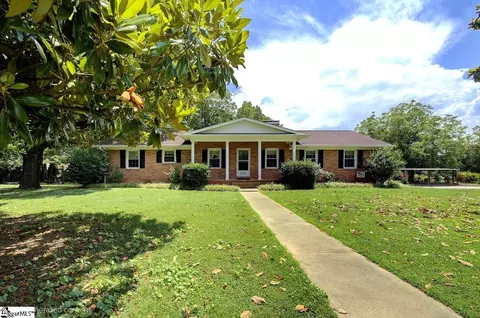 202 Ridgecrest Ct, Simpsonville, SC 29680