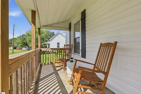 1 Brock St, Pelzer, SC 29669 photo 2