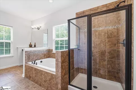 Bath - 309 Bellerive Dr, Duncan, SC 29334 photo 2 of 4