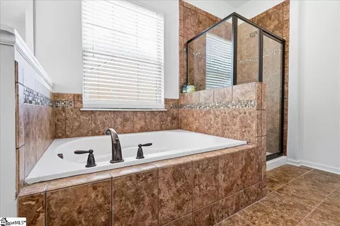 Bath - 309 Bellerive Dr, Duncan, SC 29334 photo 3 of 4