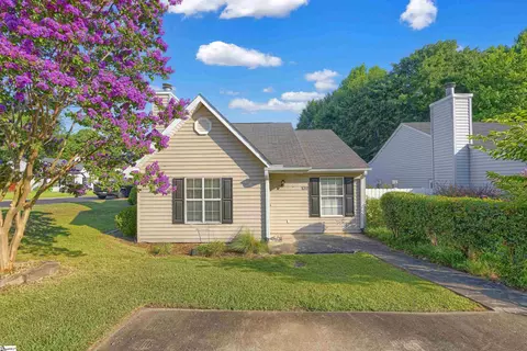 103 Mosspoint Dr, Greenville, SC 29617