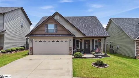 394 Aniken Cir, Boiling Springs, SC 29316