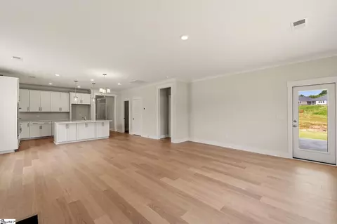 Living - 127 Eagle Creek Dr, Central, SC 29630 photo 5 of 5
