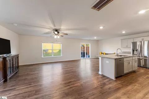 201 Elderberry Ln, Easley, SC 29640 photo 4