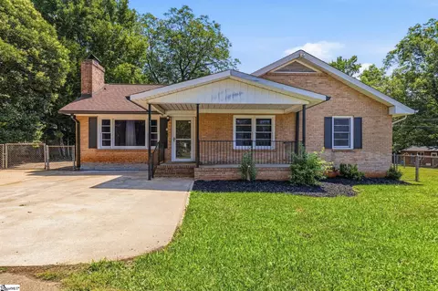 8 Bainbridge Dr, Greenville, SC 29611
