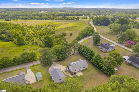 View/Area - 124 E King Rd, Greer, SC 29651 photo 2 of 6