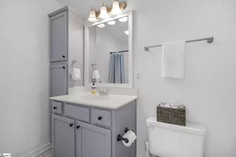 Bath - 124 E King Rd, Greer, SC 29651 photo 3 of 4