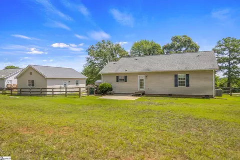 Exterior - 124 E King Rd, Greer, SC 29651 photo 6 of 7
