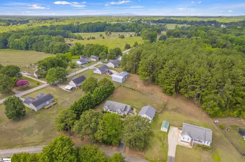 View/Area - 124 E King Rd, Greer, SC 29651 photo 3 of 6