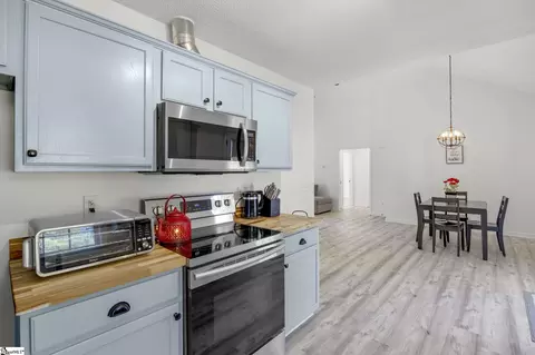 Kitchen - 124 E King Rd, Greer, SC 29651 photo 3 of 3