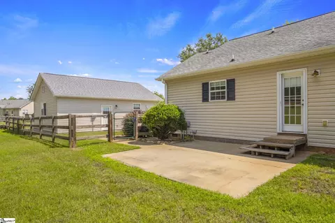 Exterior - 124 E King Rd, Greer, SC 29651 photo 7 of 7