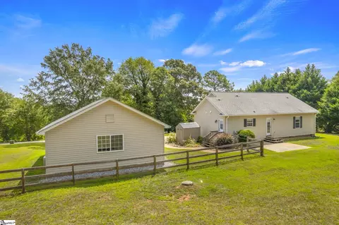 Exterior - 124 E King Rd, Greer, SC 29651 photo 5 of 7