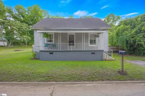 38 S 6th St, Greenville, SC 29611