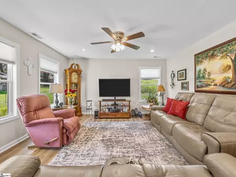 Living - 141 Fuller St, Pacolet, SC 29372 photo 2 of 4