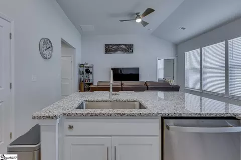 Kitchen - 1141 Berry Patch Dr, Lyman, SC 29365 photo 4 of 5