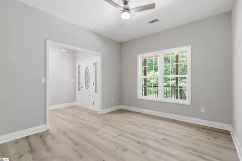 Living - 146 Windmont Rd, Pickens, SC 29671 photo 4 of 4