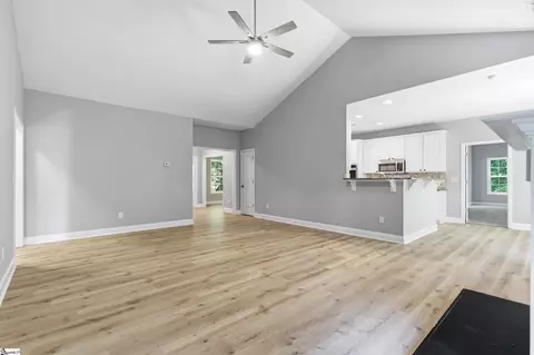 Living - 146 Windmont Rd, Pickens, SC 29671 photo 3 of 4