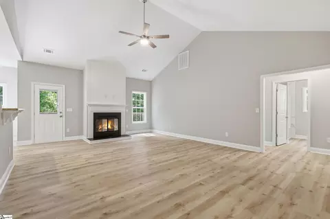 Living - 146 Windmont Rd, Pickens, SC 29671 photo 2 of 4