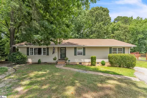 204 Collinwood Ln, Taylors, SC 29687