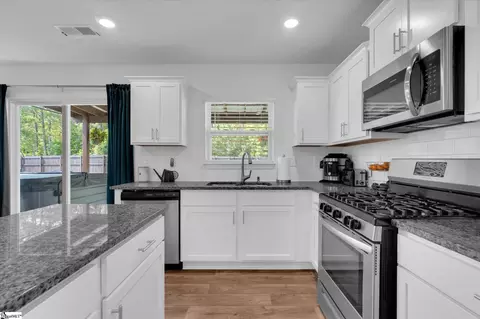 Kitchen - 34 Karkinnen Ct, Pendleton, SC 29670 photo 3 of 4