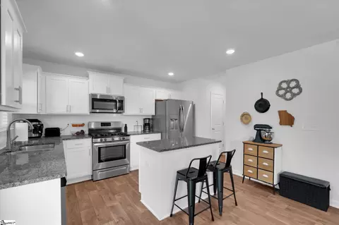 Kitchen - 34 Karkinnen Ct, Pendleton, SC 29670 photo 4 of 4
