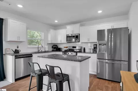 Kitchen - 34 Karkinnen Ct, Pendleton, SC 29670 photo 2 of 4