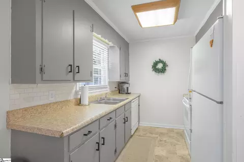 Kitchen - 516 Wesley Ct, Starr, SC 29684 photo 1 of 3