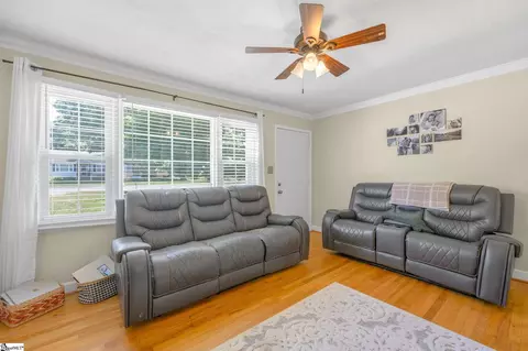Living - 516 Wesley Ct, Starr, SC 29684 photo 1 of 2