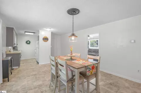 Dining - 516 Wesley Ct, Starr, SC 29684 photo 2 of 3