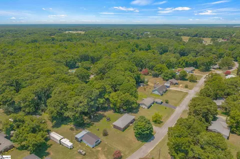 View/Area - 516 Wesley Ct, Starr, SC 29684 photo 3 of 6