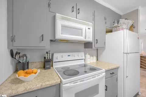 Kitchen - 516 Wesley Ct, Starr, SC 29684 photo 3 of 3