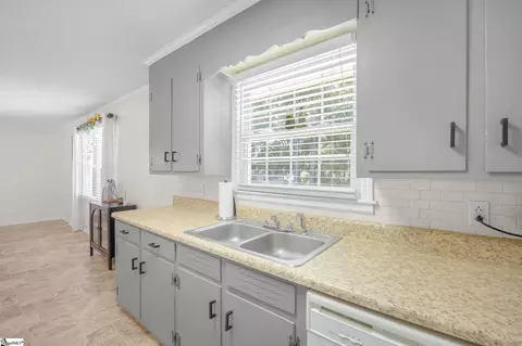 Kitchen - 516 Wesley Ct, Starr, SC 29684 photo 2 of 3