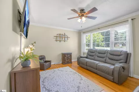 Living - 516 Wesley Ct, Starr, SC 29684 photo 2 of 2