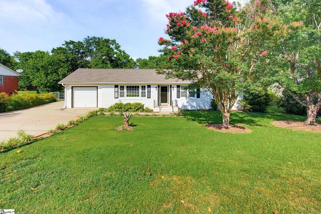 107 Luther Pl, Spartanburg, SC 29301