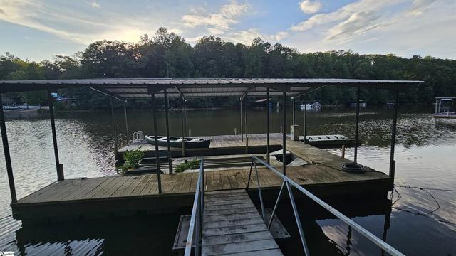 147 W Waters Edge Ln, West Union, SC 29696