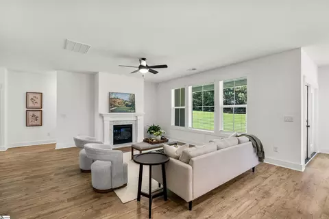 Living - 321 Summerall Dr, Anderson, SC 29621 photo 2 of 3