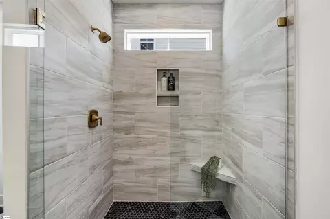 Bath - 321 Summerall Dr, Anderson, SC 29621 photo 1 of 6