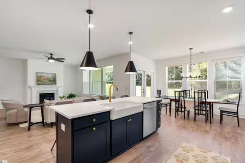 Kitchen - 321 Summerall Dr, Anderson, SC 29621 photo 4 of 5