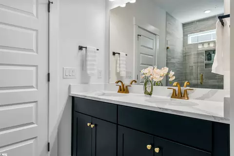 Bath - 321 Summerall Dr, Anderson, SC 29621 photo 2 of 6