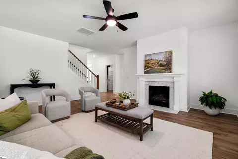 Living - 321 Summerall Dr, Anderson, SC 29621 photo 3 of 3